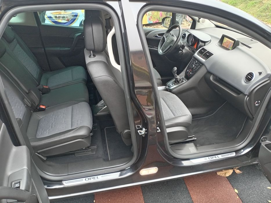 Опел Мерива б на части