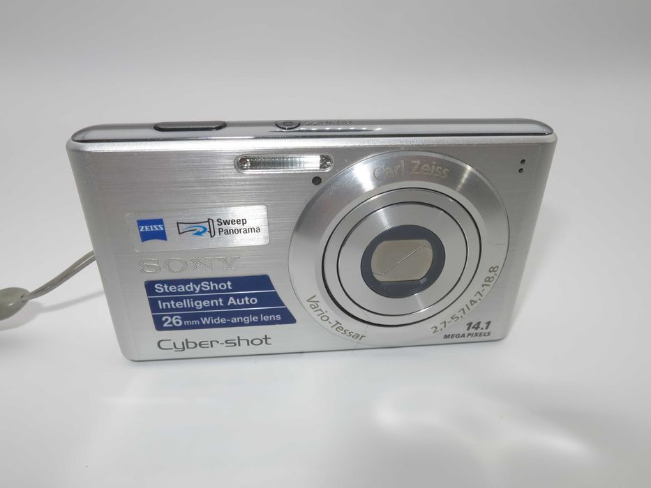 Sony Cyber-shot DSC W530 ултра компактен цифров фотоапарат в сребърен цвят, малка дигитална камера 14MP, в чудесно състояние, работи перфектно