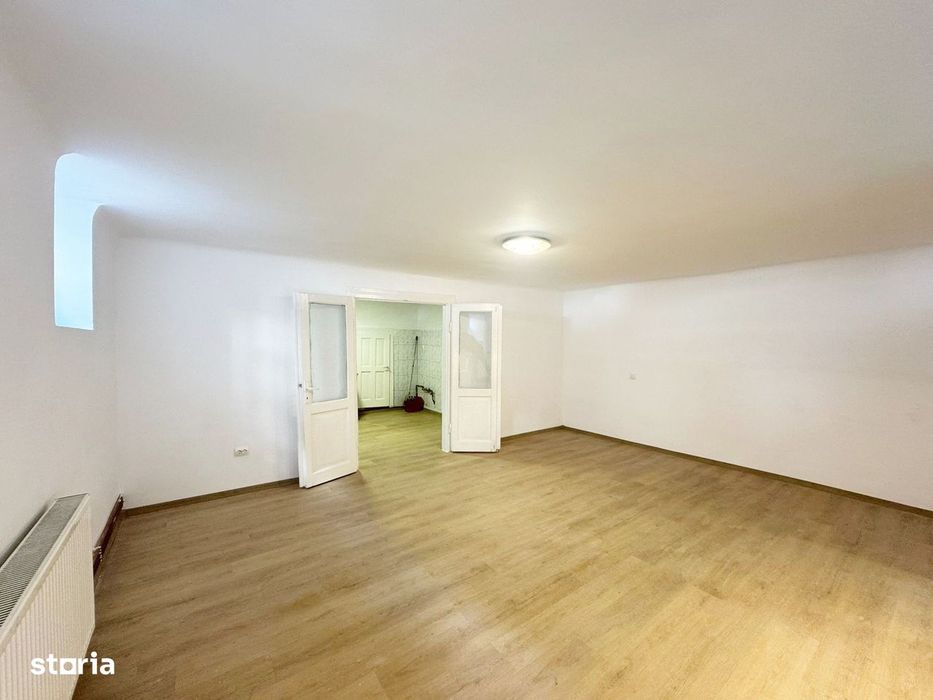 Apartament la demisol 60 mp utili - Str Einstein - Central