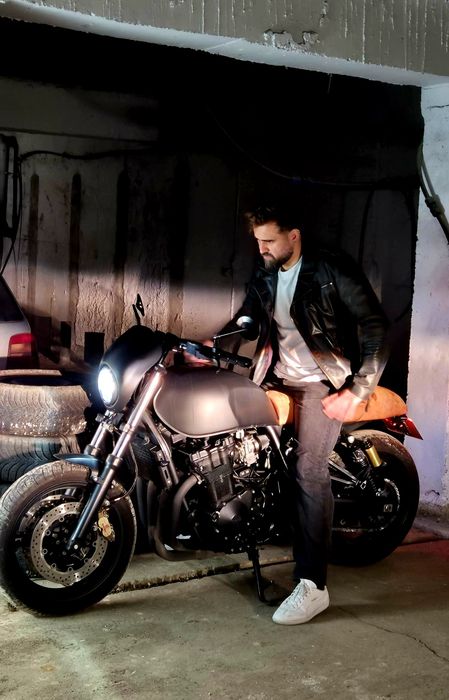 Suzuki 1200 cafe racer custom