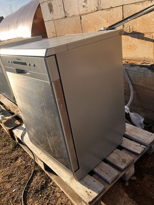 Продам посудомоечную машину