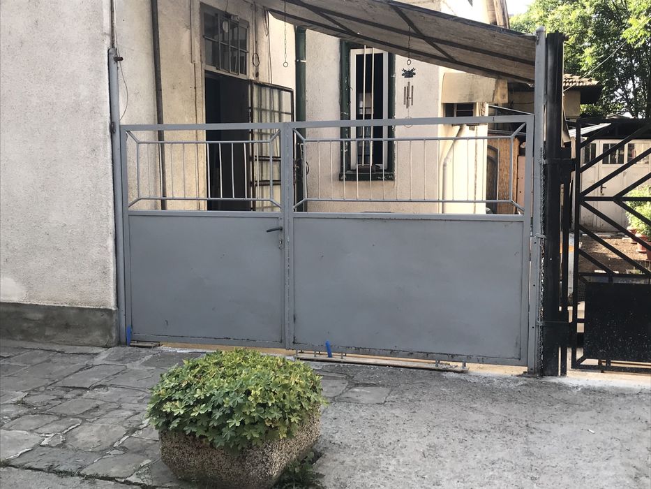 Врати метални с прозорци