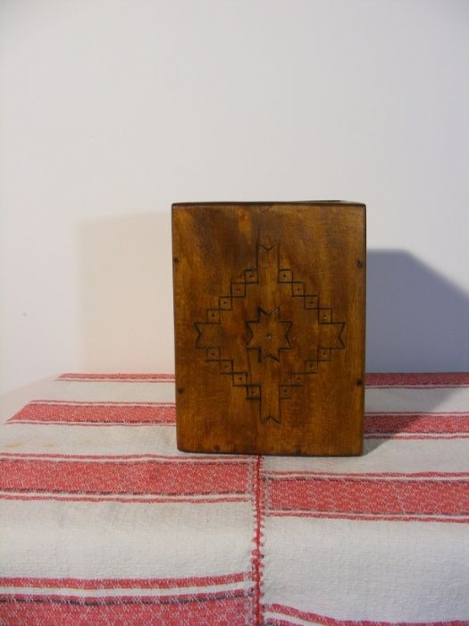 Vand cutie din lemn de tei sculptat