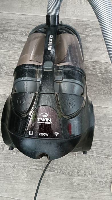 Продам пылесос на запчасти