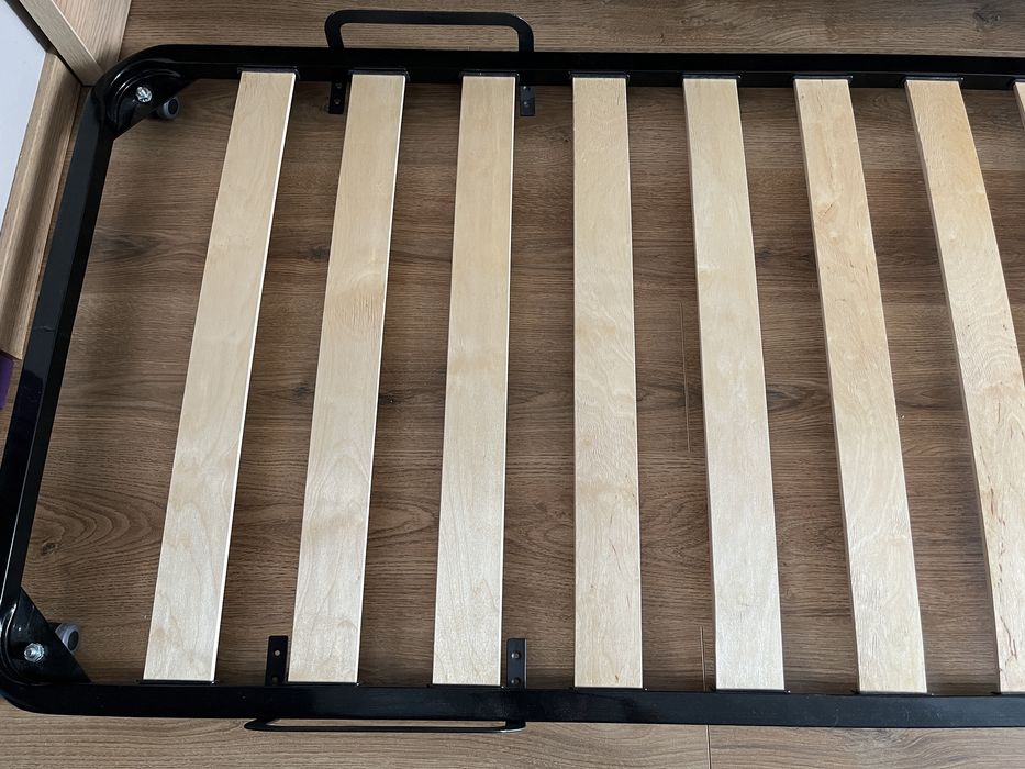 Помощно детско легло next to me с колелца, скриващо се под леглото