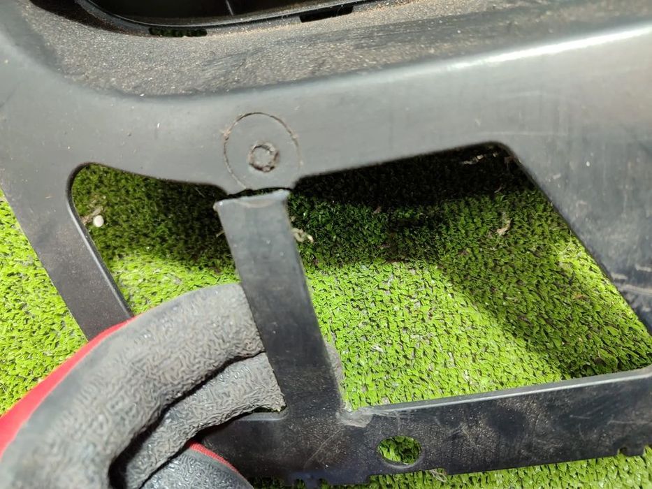 GRILA BARA FATA VOLKSWAGEN JETTA A5 COD OEM 1K5853651 / 2005-2010