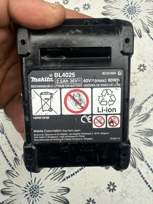 Makita Акумулаторна батерия BL4025, XGT, 40 V, 2.5 Ah