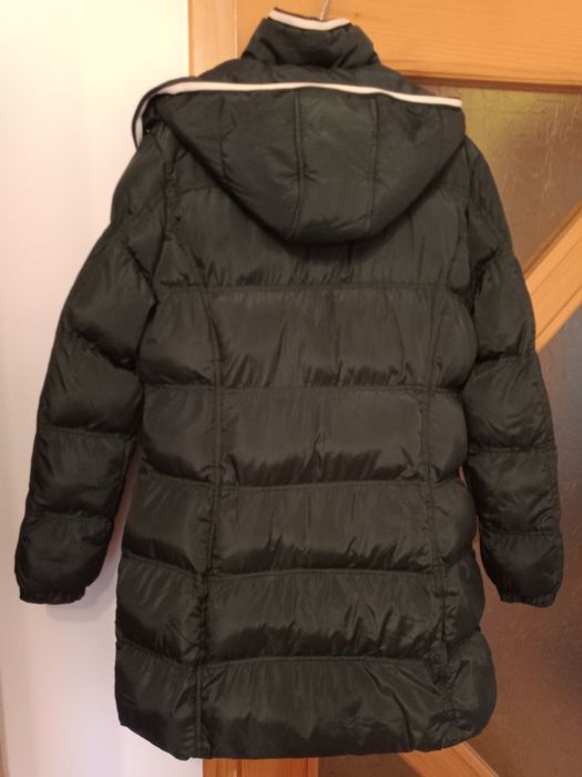 Geacă nouă damă de iarnă cu glugă Nr 46-48. Prețul 125 lei neg