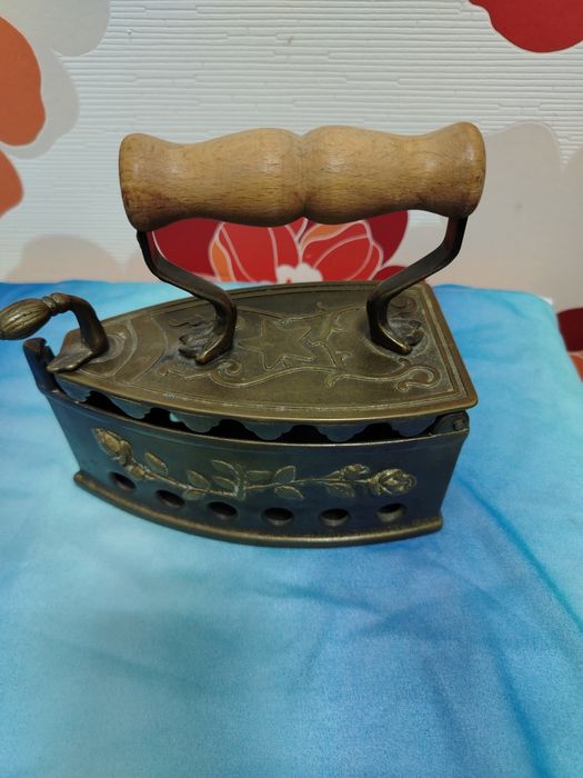 Бронзова ютия на жар