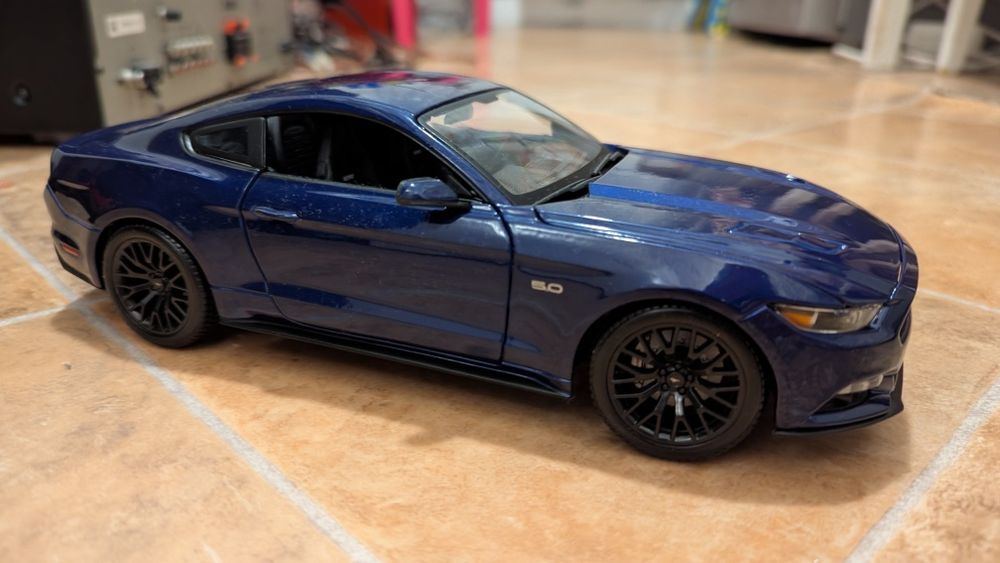 Macheta Ford Mustang GT 2015 1:18