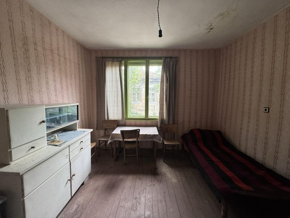 Къща в село Драговищица