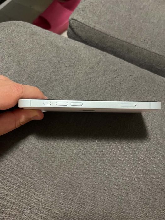 Продавам Iphone 16e