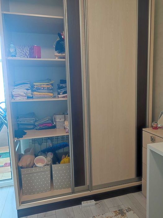 Продам шкаф с тумбочкой