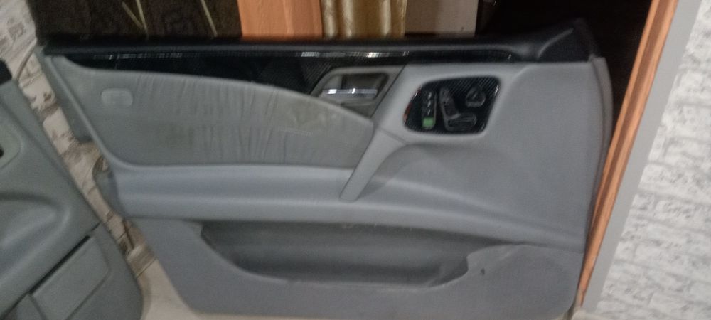 Дверные обшивки сиденья  Мерседес 210