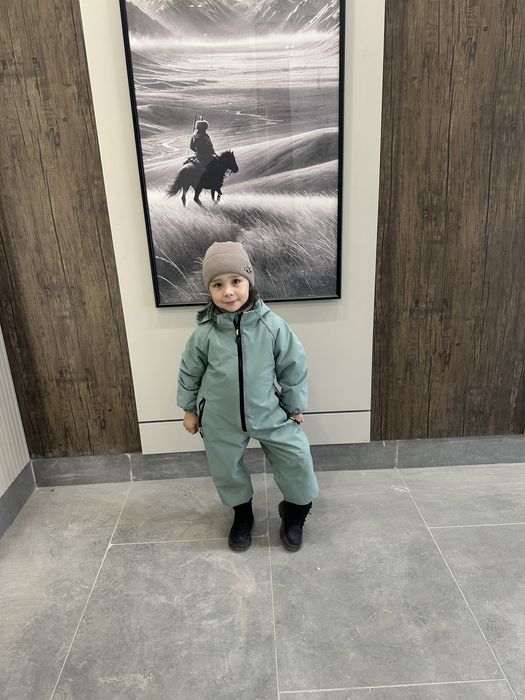 Демисезонный комбинезон для девочки