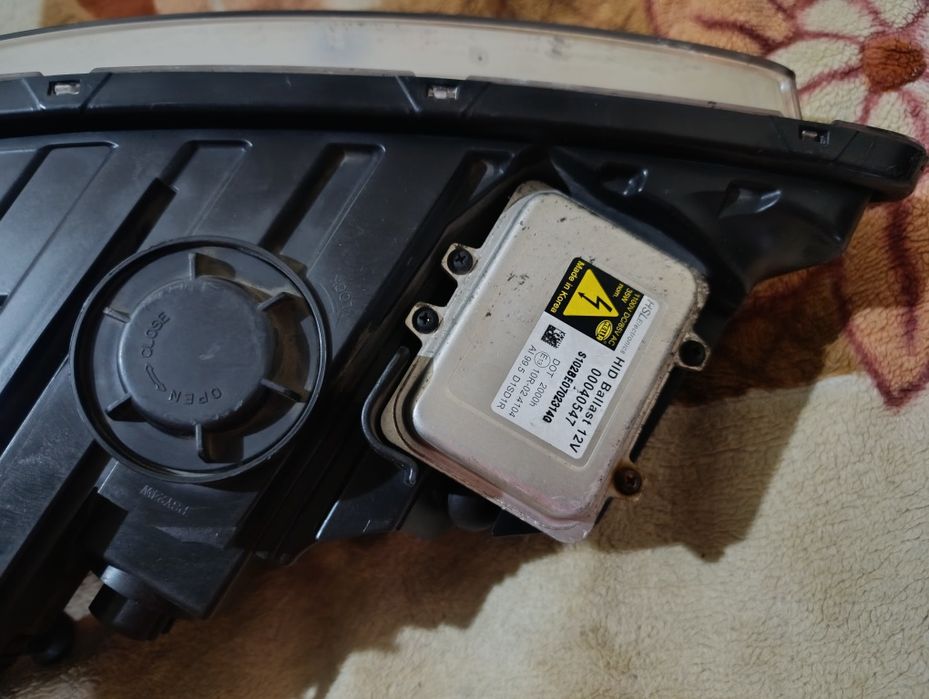 Фара на хундай genesis