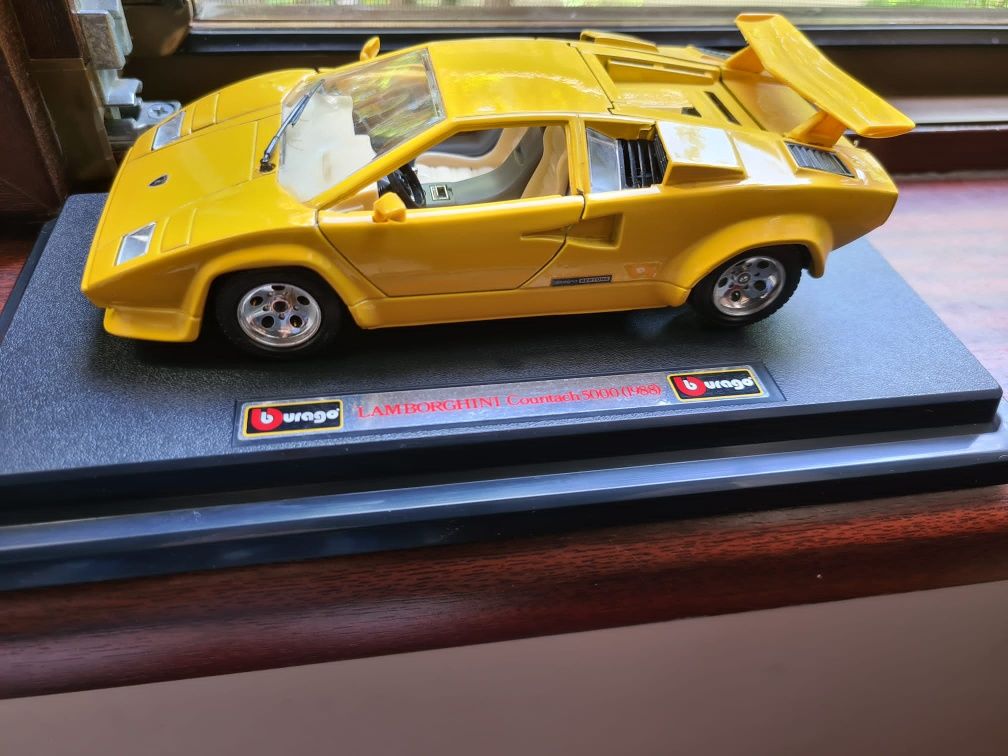 1:18 Lamborghini Countach - Bburago (made in Italy) 