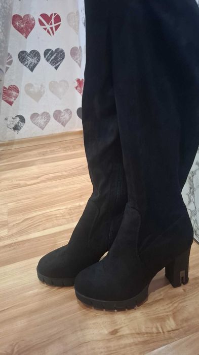 Дълги велурени боти с дебел ток