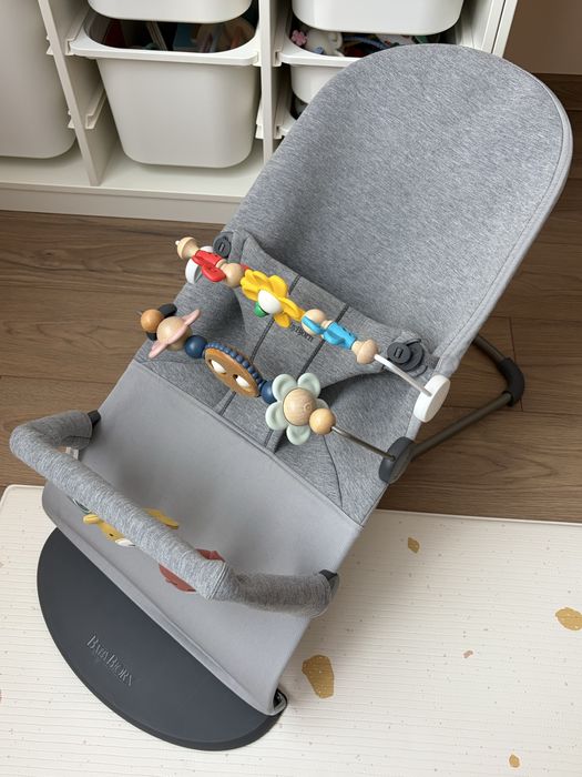 Baby Bjorn Bouncer + играчки