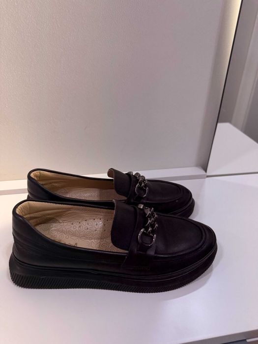 продам детские лоферы (туфли) на девочку