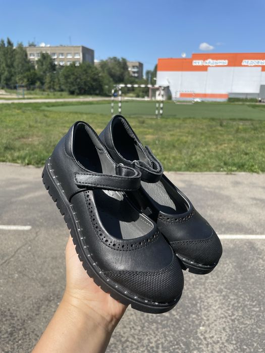 Продам школьная обувь