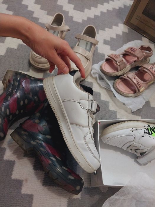 Продам всё за 5000 тыс 2 пакета больших