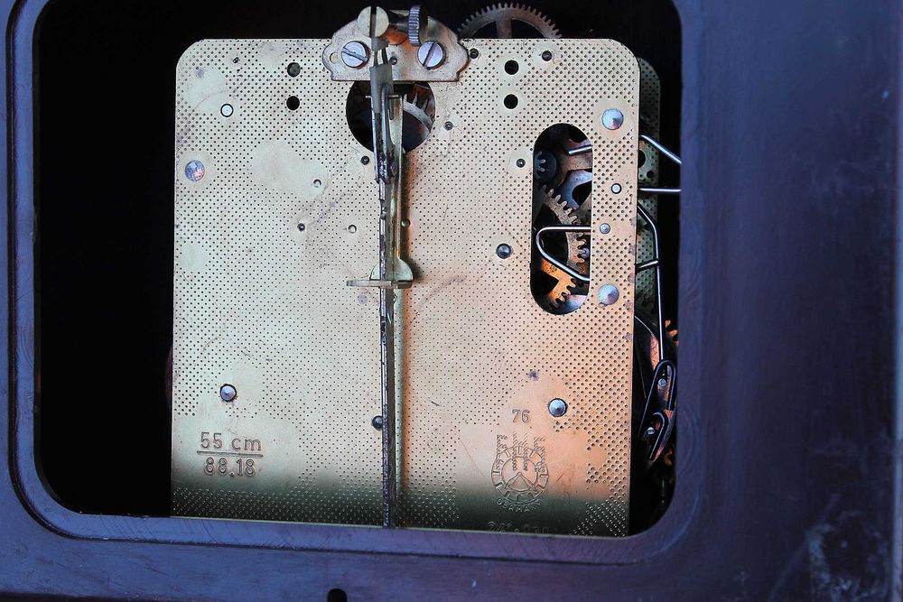 HERMLE Немски Стенен Часовник 30 Дневен С Тежести