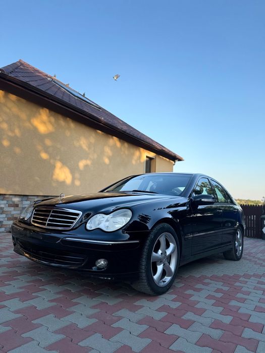 Vând Mercedes Avantgarde C220
