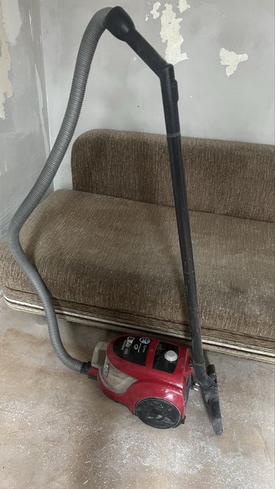 Продам пылесос.          .