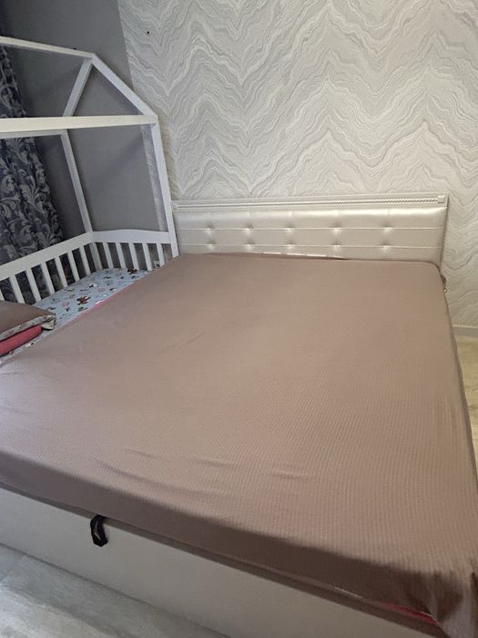 Двухспальный кровать