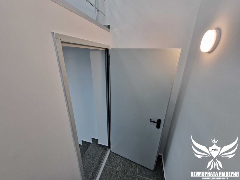 Под наем помещение/магазин и склад 180кв. в Асеновград, кв.Изток