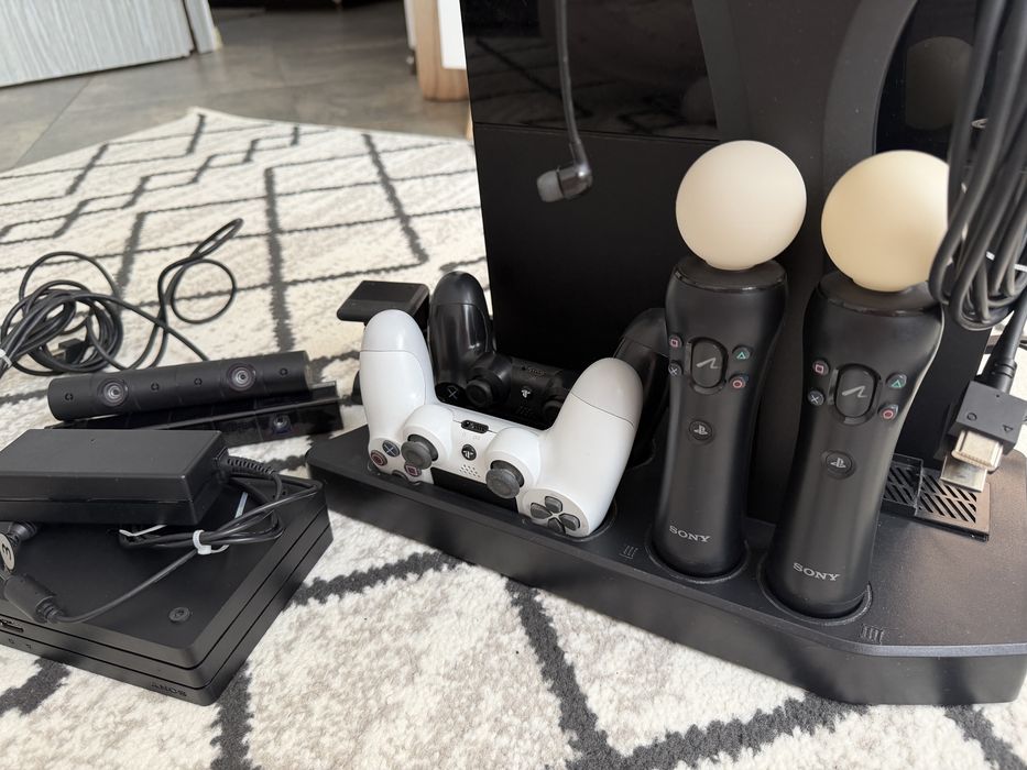 PS4 Slim 500GB + PS VR + Camera + 2 controllere + 2 Move + jocuri