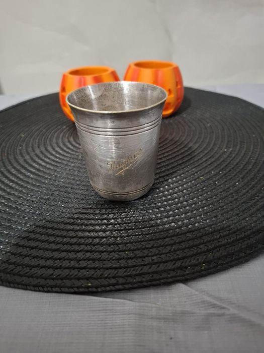 Pahar vechi Anglia argintat Hugues 7 cm inaltime raza de 5 cm