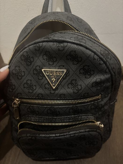 Дамска раница Guess