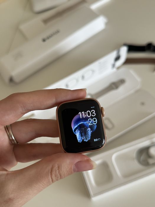 Apple Watch SE 40mm GPS – stare foarte bună