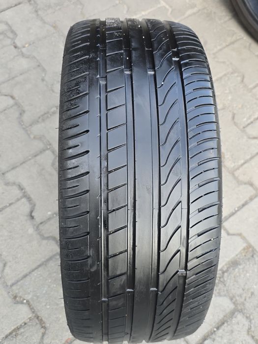 225 35 19 superior