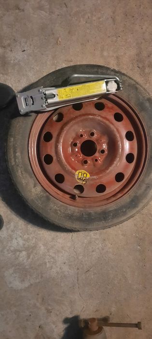 Продавам патерица и крик