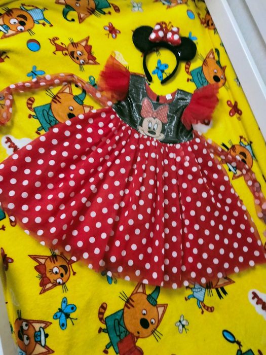 Продам платье нарядное для девочки