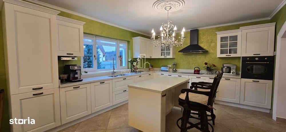 Casa ultramoderna de vanzare in Hetiur