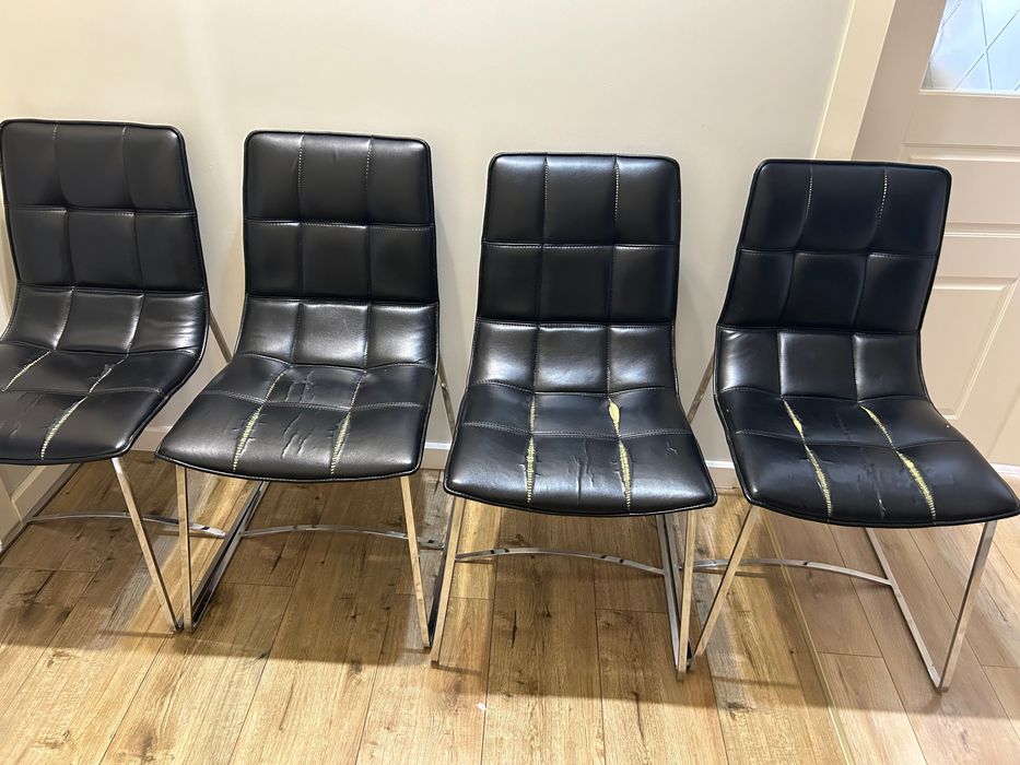 Стулья и стол для кухни