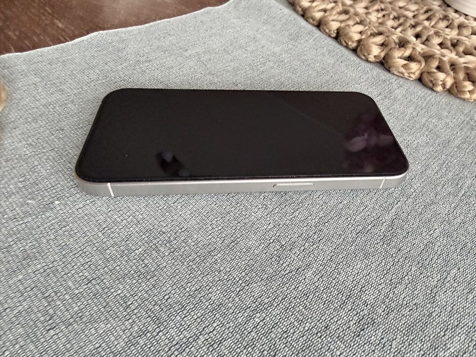 Iphone 15 pro без забелжки