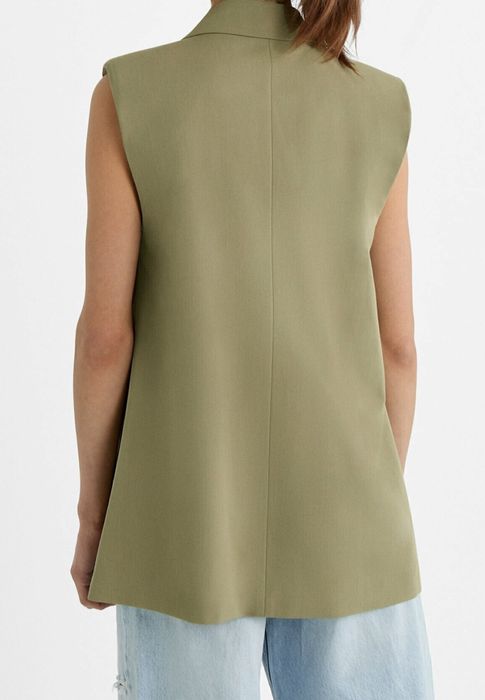 Продам жилет Stradivarius