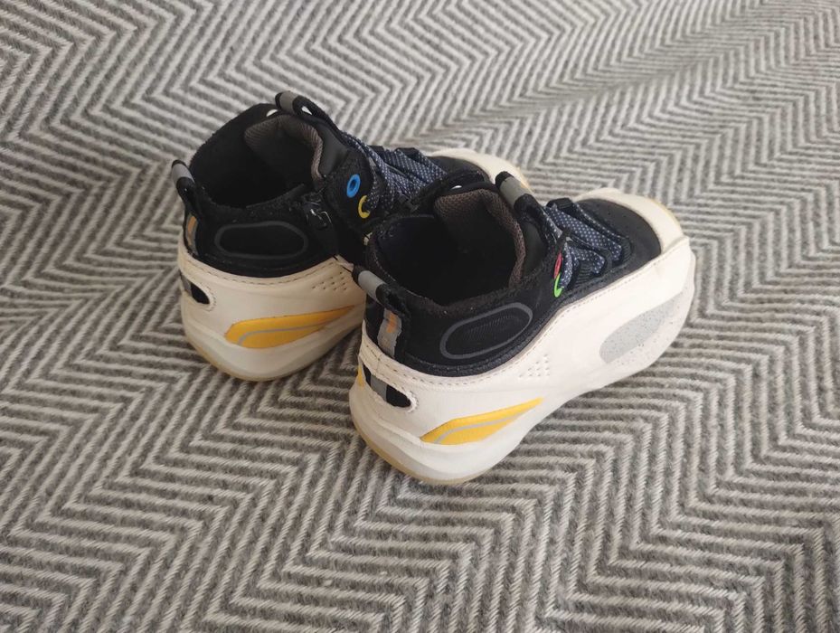 Zara обувки за момче номер 23