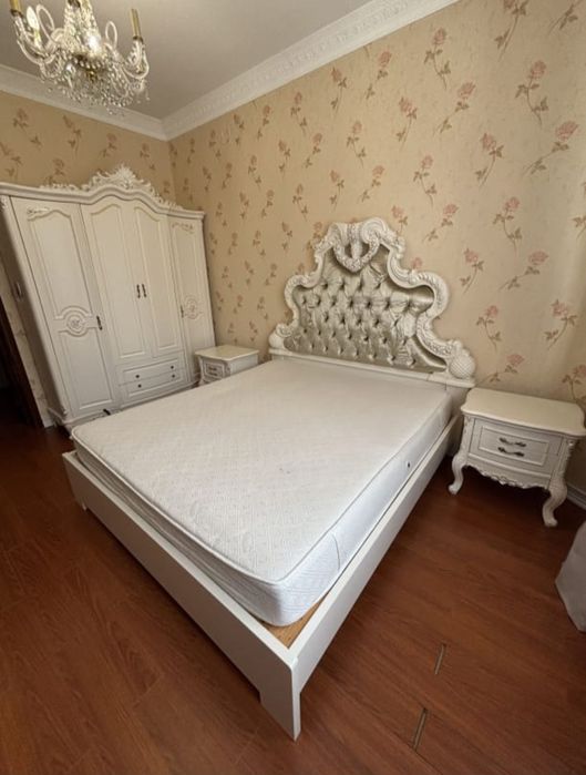 Продам спальный гарнитур.