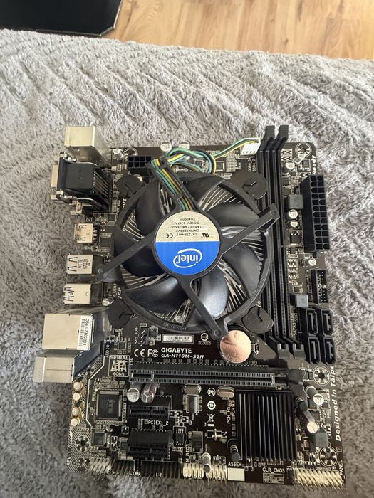 Комплект Gigabyte H110M + intel i5 7400 + Охладител+ Рам памет 8gb