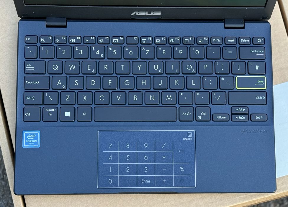 Компактен лаптоп ASUS E210MA, 4GB RAM, 64GB, 11.6”