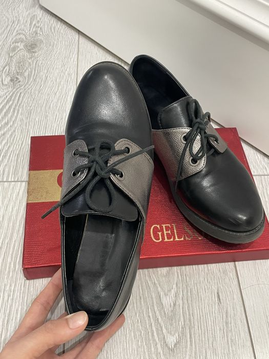 Лоферы черные со шнурком