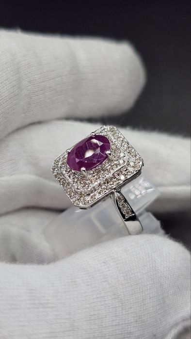Златен пръстен с рубин и диаманти – 18K