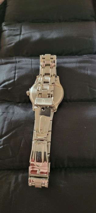 Продавам чисто нов мъжки часовник Bulova