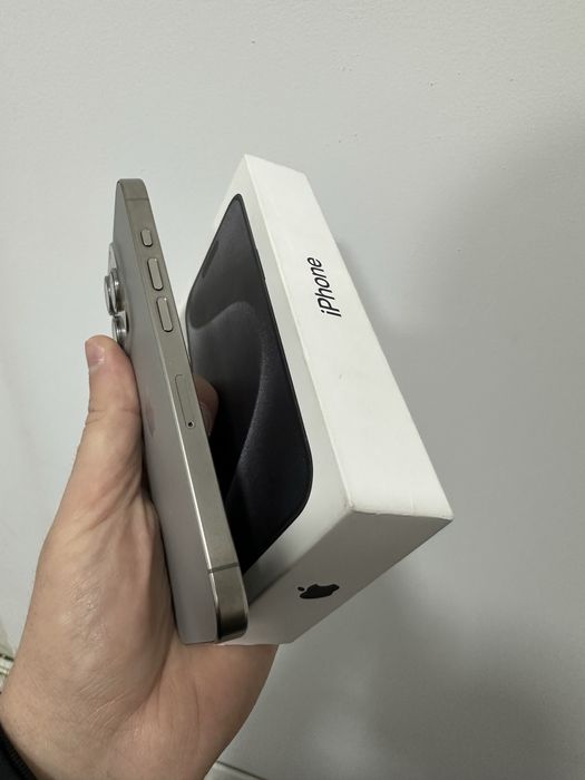 Vând iPhone 15 Pro
